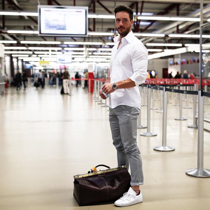 Travel men's airport fashion